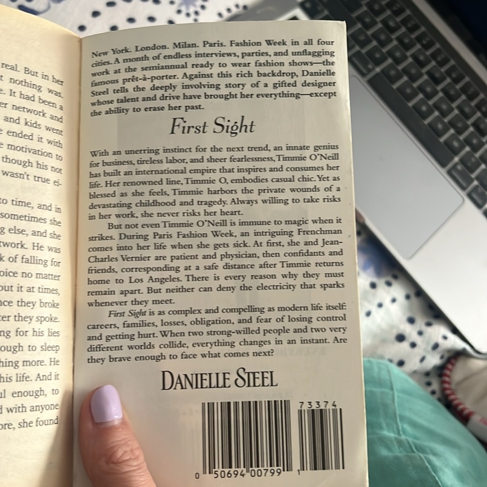 Danielle Steel 'First Sight' Paperback - Picture 2 of 2